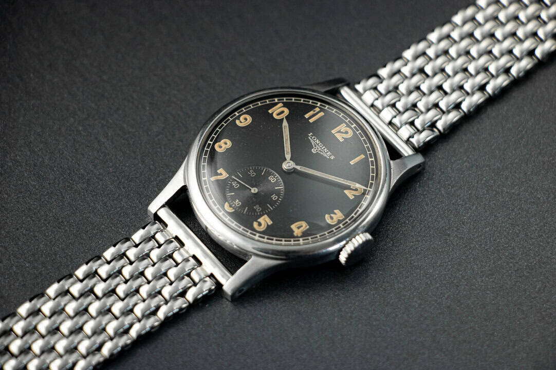 1940'S LONGINES, BLACK GILT DIAL • Vintage Watches For Sale